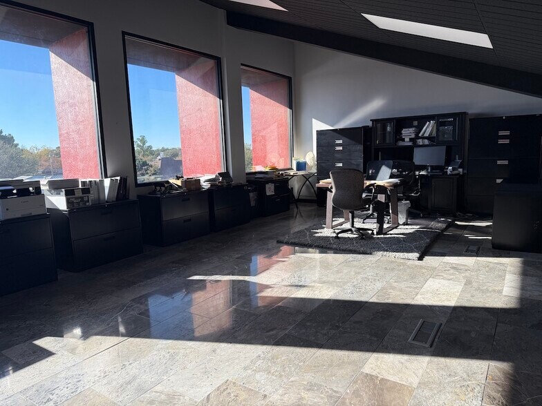 105 N G St, Midland, TX à louer - Photo du bâtiment - Image 3 de 9