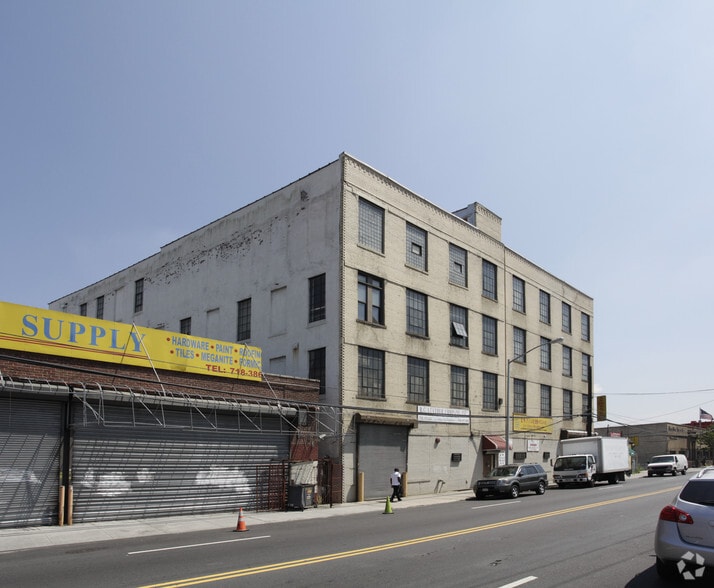 46-55 Metropolitan Ave, Ridgewood, NY for lease - Building Photo - Image 1 of 4