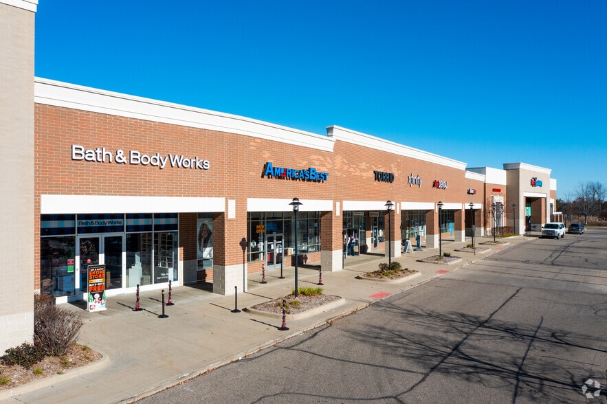 47142-47330 Michigan Ave, Canton Township, MI for lease - Building Photo - Image 3 of 8