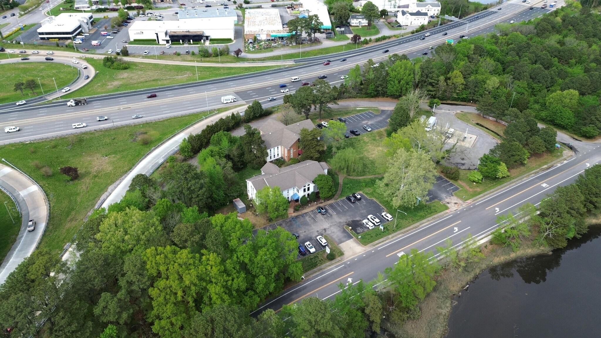 Lynnhaven Executive Park portefeuille de 2 propriétés à vendre sur LoopNet.ca Photo principale- Image 1 de 4