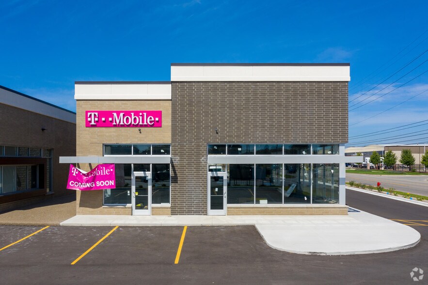 110-132 Ann Arbor Rd W, Plymouth, MI à louer - Photo du bâtiment - Image 2 de 9