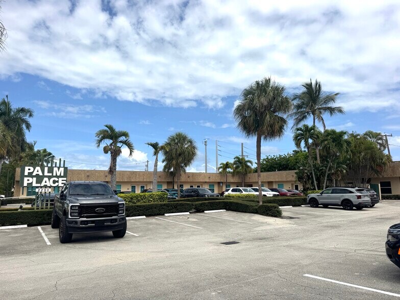 2290-2298 NW Boca Raton Blvd, Boca Raton, FL à louer - Photo du bâtiment - Image 2 de 7