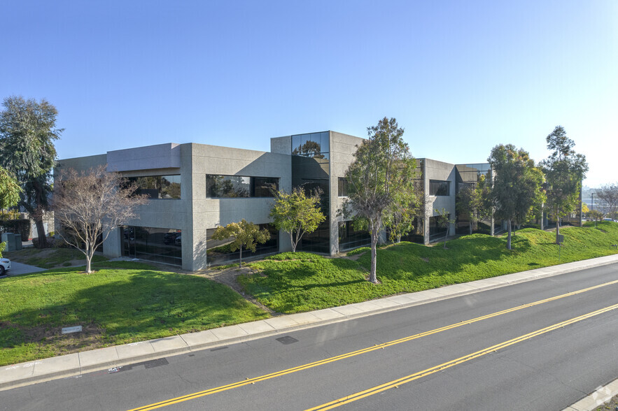 570 Rancheros Dr, San Marcos, CA for lease - Building Photo - Image 3 of 9