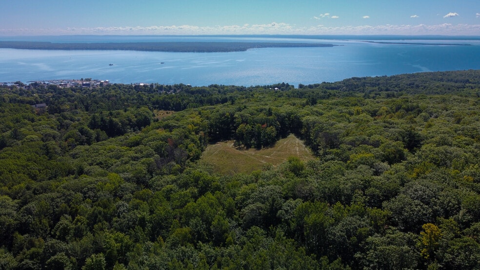 35480 Whitetail Ave, Bayfield, WI for sale - Building Photo - Image 3 of 43