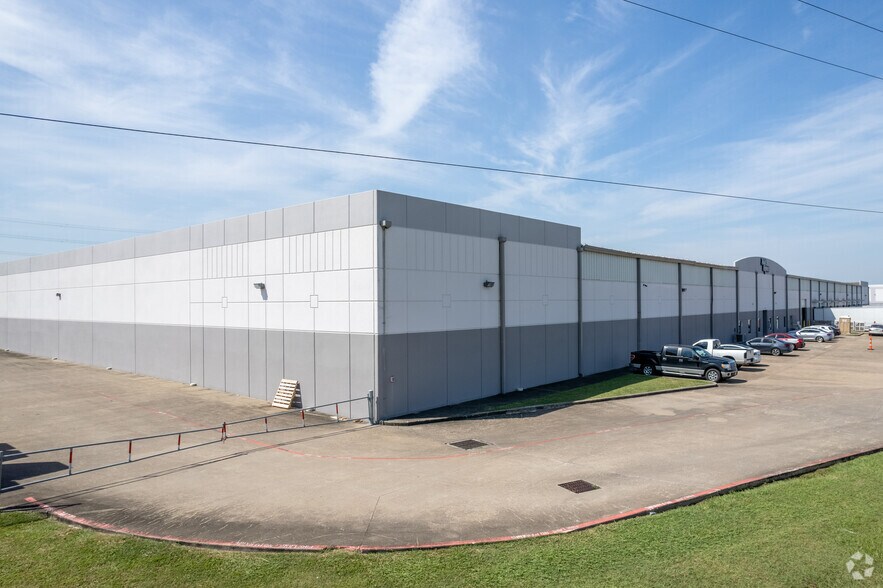 10100 Porter Rd, La Porte, TX à louer - Photo du bâtiment - Image 3 de 6