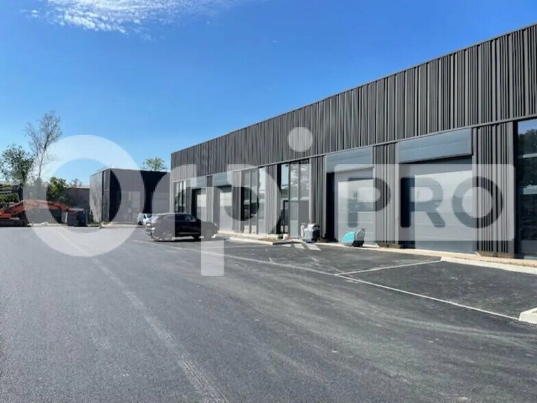 Flex in Trévoux for lease - Building Photo - Image 2 of 9