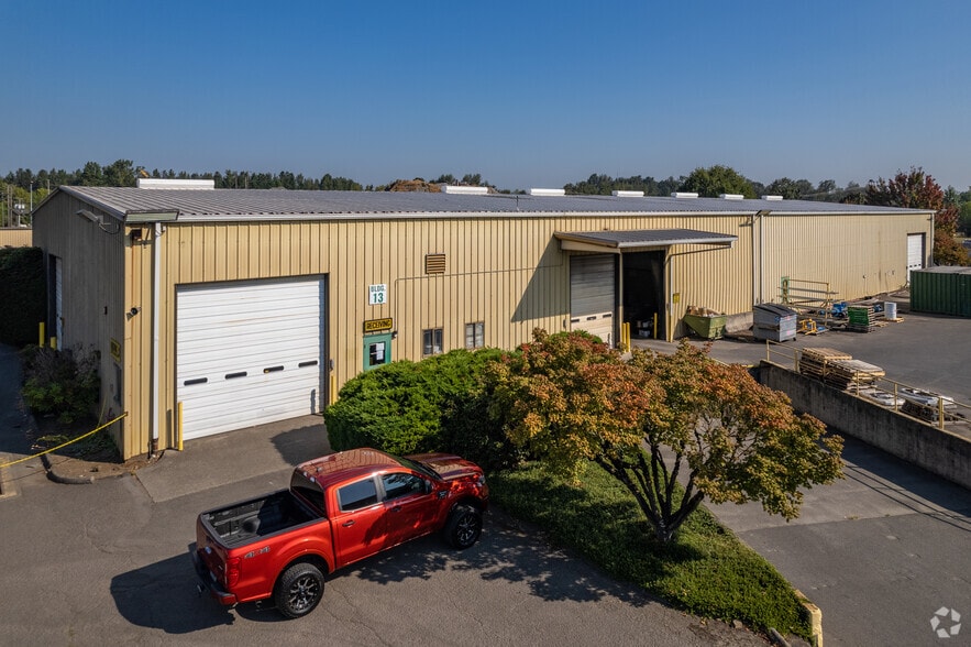 10425 N Bloss Ave, Portland, OR for lease - Primary Photo - Image 1 of 4