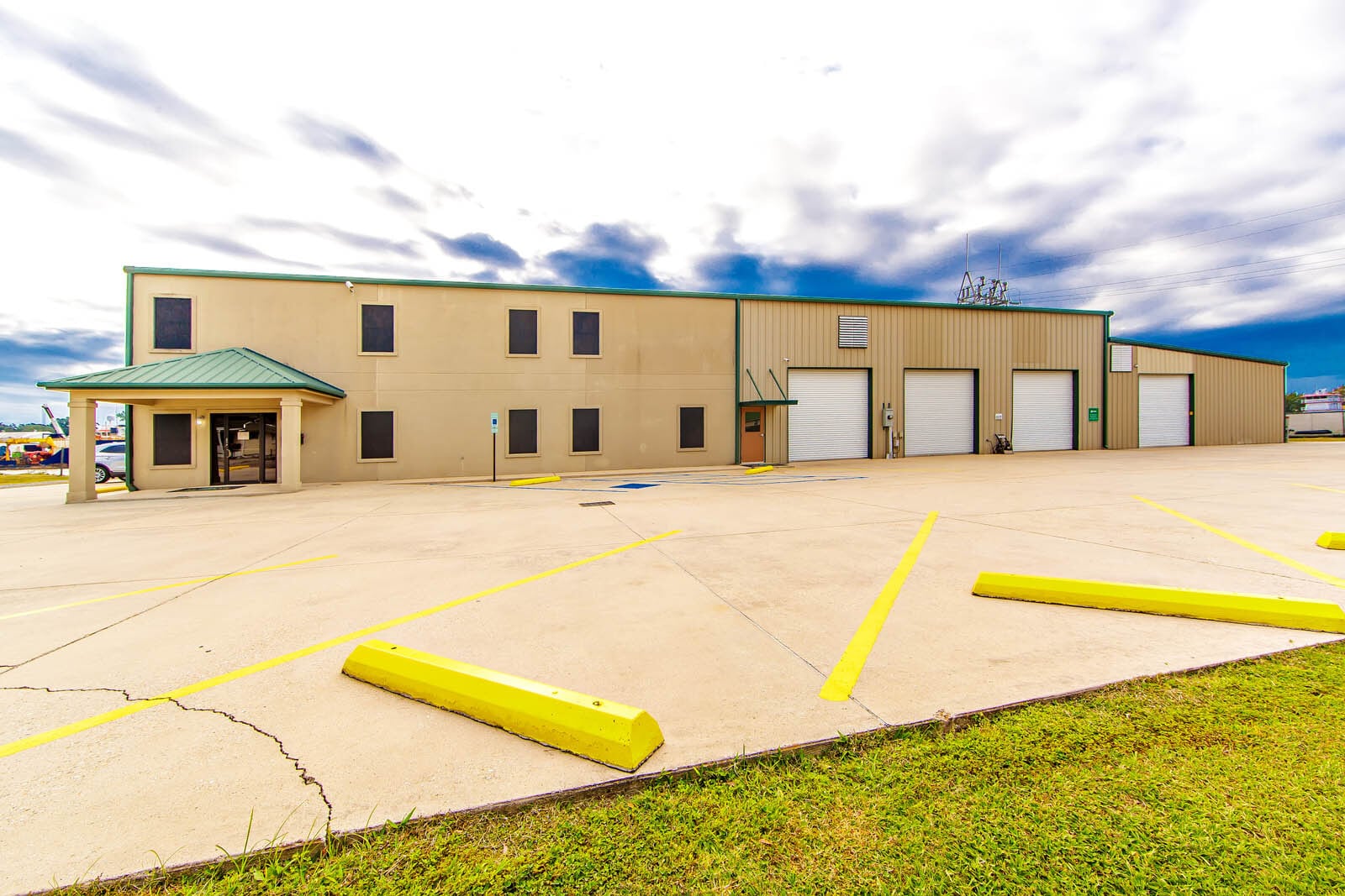 1711 Dunn St, Houma, LA for lease Primary Photo- Image 1 of 56