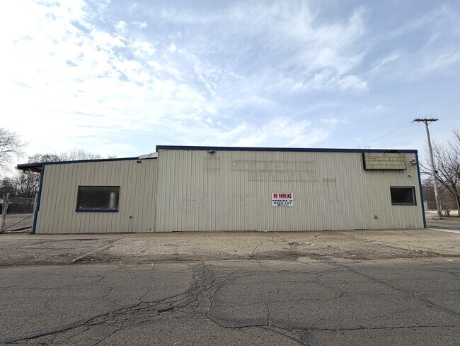 More details for 1921 Broadway, Rockford, IL - Retail for Sale