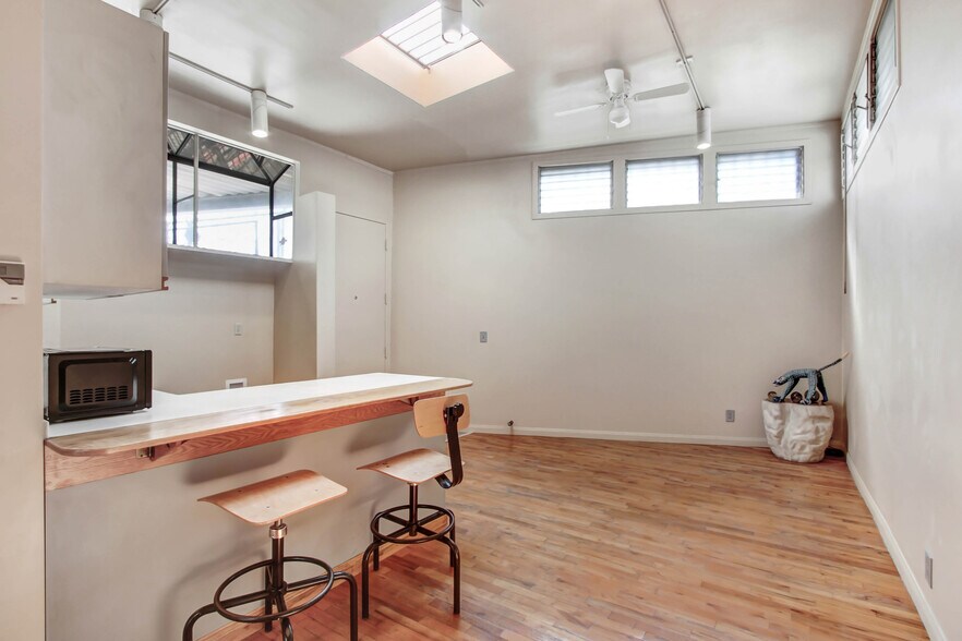 5726 W Washington Blvd, Los Angeles, CA à louer - Hall d’entrée - Image 3 de 15