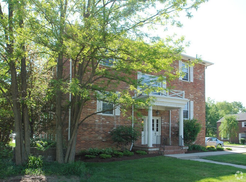 5830 N High St, Worthington, OH à louer - Photo du bâtiment - Image 2 de 40