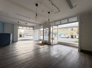 Broughton Poggs, Lechlade, Lechlade for lease Interior Photo- Image 1 of 4