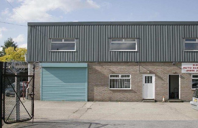 Plus de détails pour Lancaster Rd, Uxbridge - Industriel à louer