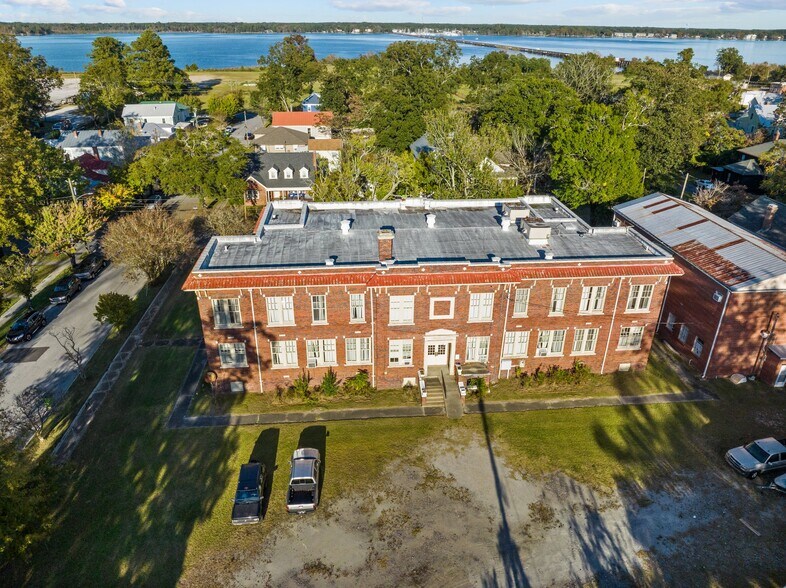 1217 N Pasteur St, New Bern, NC à vendre - Photo du bâtiment - Image 2 de 17