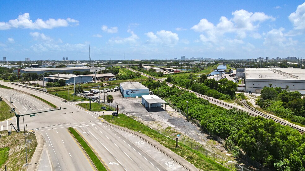 3500 Dr Martin Luther King Jr Blvd, Riviera Beach, FL à louer - Photo du bâtiment - Image 1 de 1