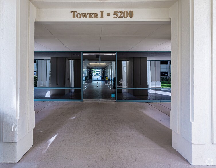 5200 Town Center Cir, Boca Raton, FL à louer - Photo du bâtiment - Image 2 de 10