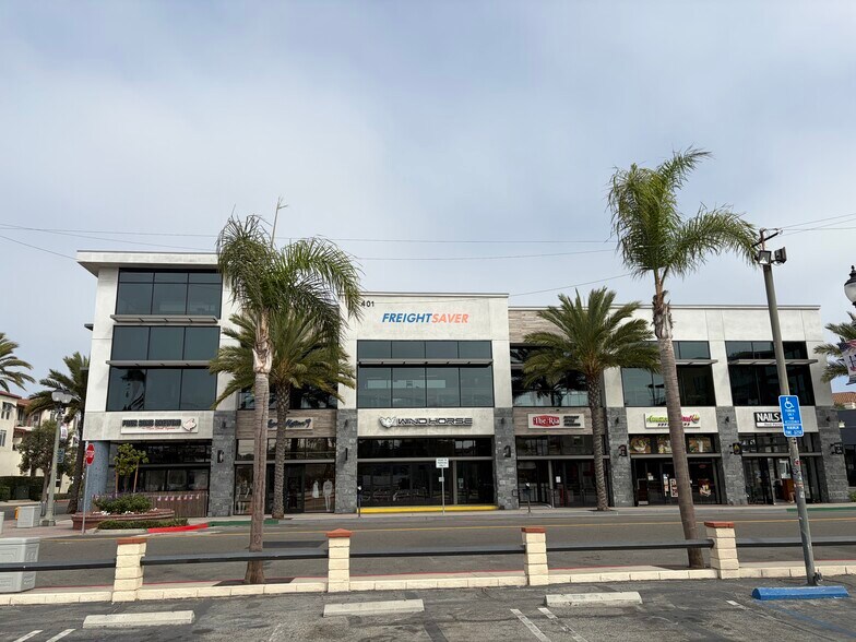 401 Main St, Huntington Beach, CA à louer - Photo du bâtiment - Image 2 de 18