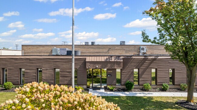 Plus de détails pour 23936 Industrial Park Dr, Farmington Hills, MI - Industriel à vendre