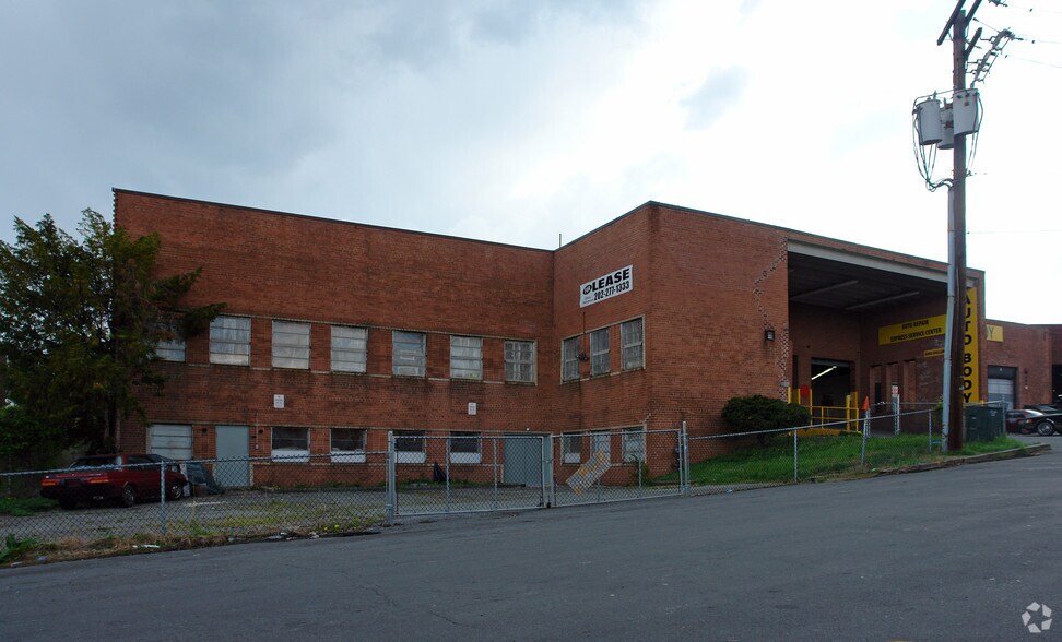 6400 Chillum Pl Nw, Washington, DC à louer - Photo du bâtiment - Image 2 de 2