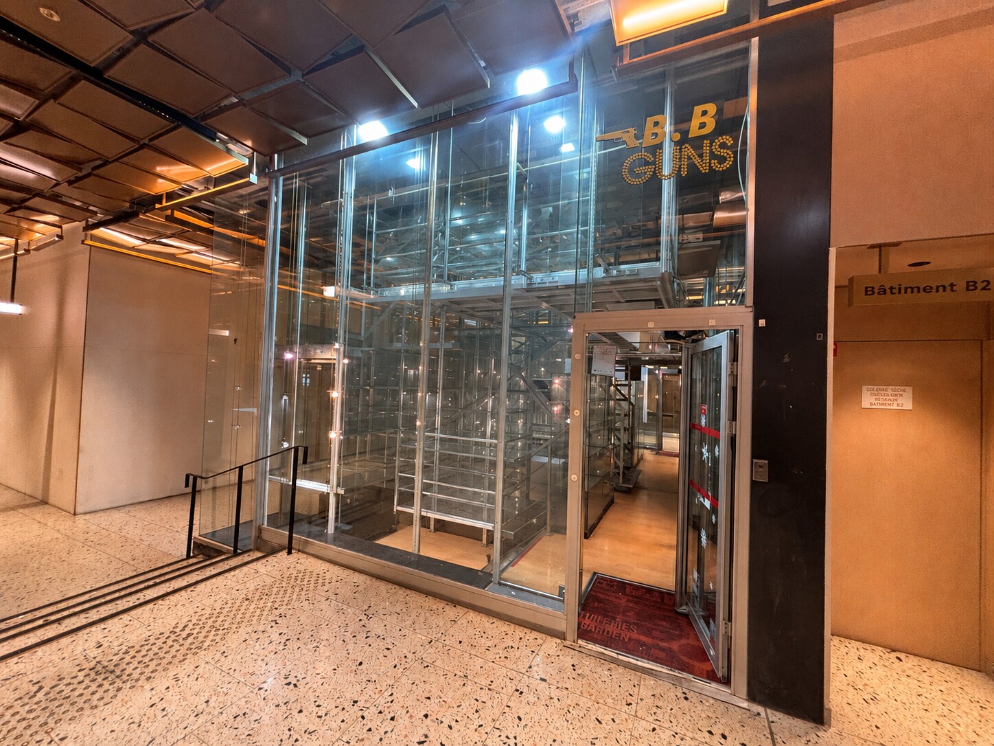 66 Av Des Champs Elysees, Paris for lease Interior Photo- Image 1 of 8