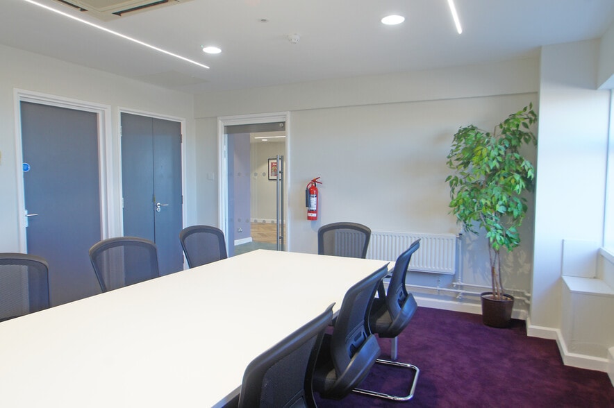 London Rd, Amesbury for lease - Interior Photo - Image 2 of 3