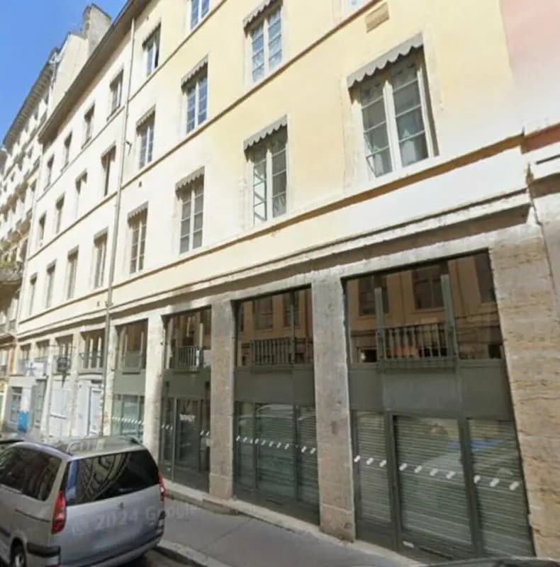 Office in Lyon for sale Building Photo- Image 1 of 6
