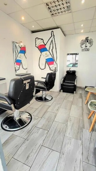 Retail in Nice for lease - Interior Photo - Image 2 of 4