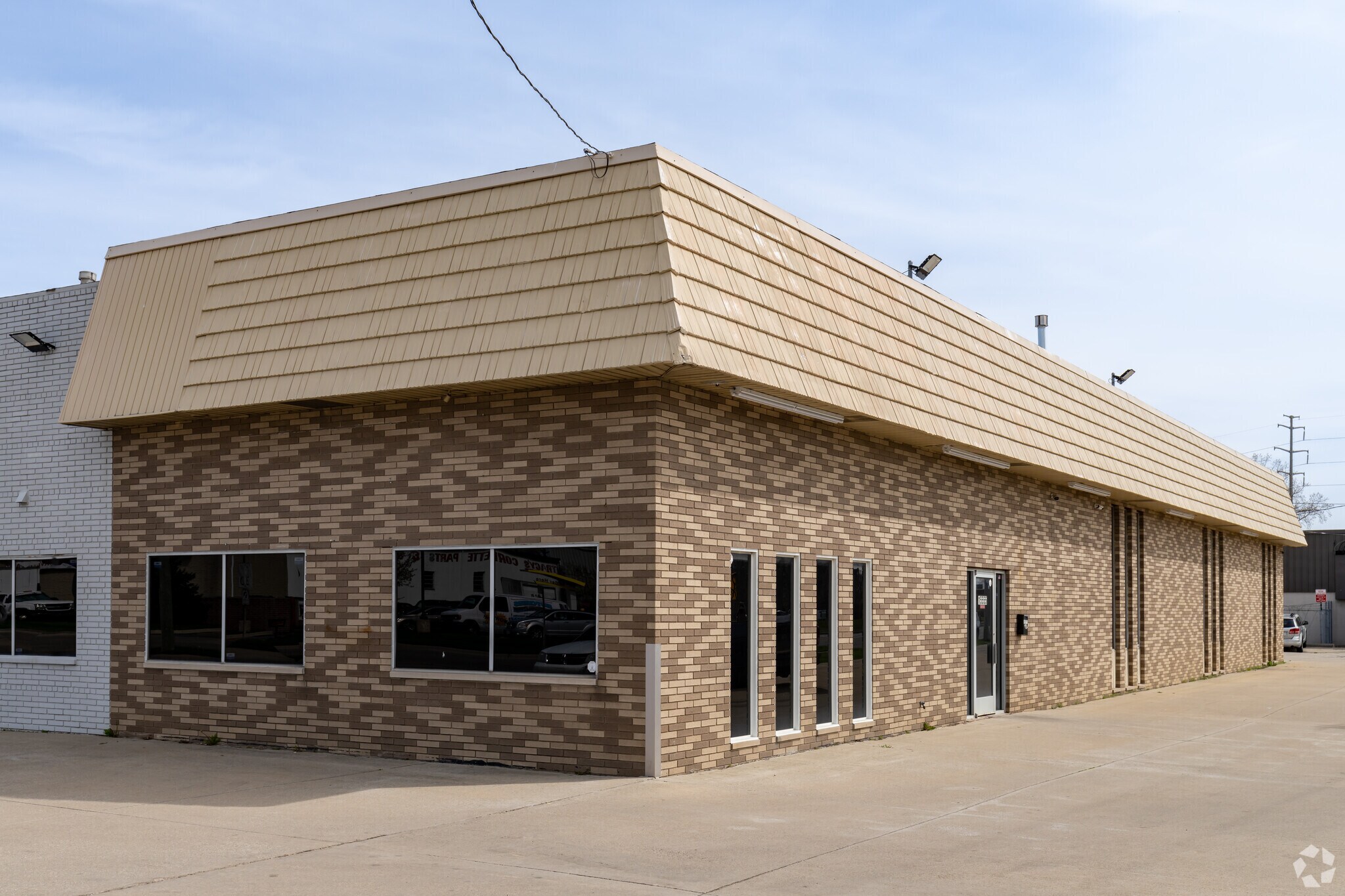 15555-15651 E Twelve Mile Rd, Roseville, MI à vendre Photo du bâtiment- Image 1 de 7