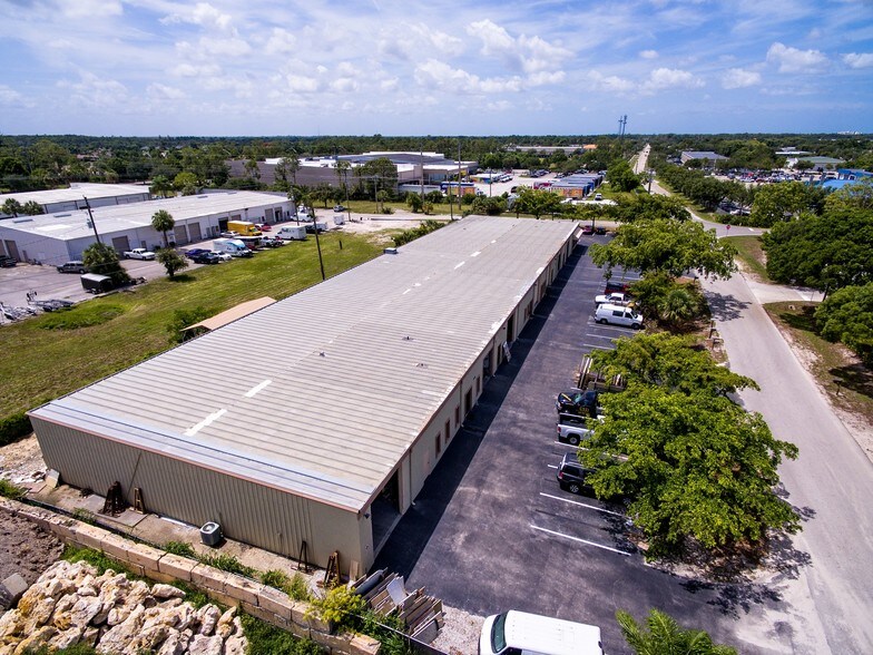 1429 Don St, Naples, FL à louer - Photo du bâtiment - Image 3 de 5