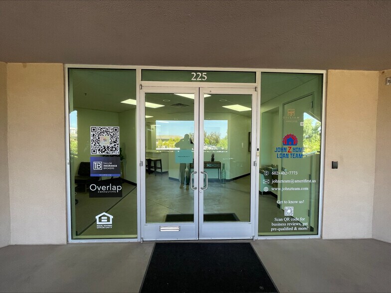 575 W Chandler Blvd, Chandler, AZ à louer - Photo du bâtiment - Image 2 de 6