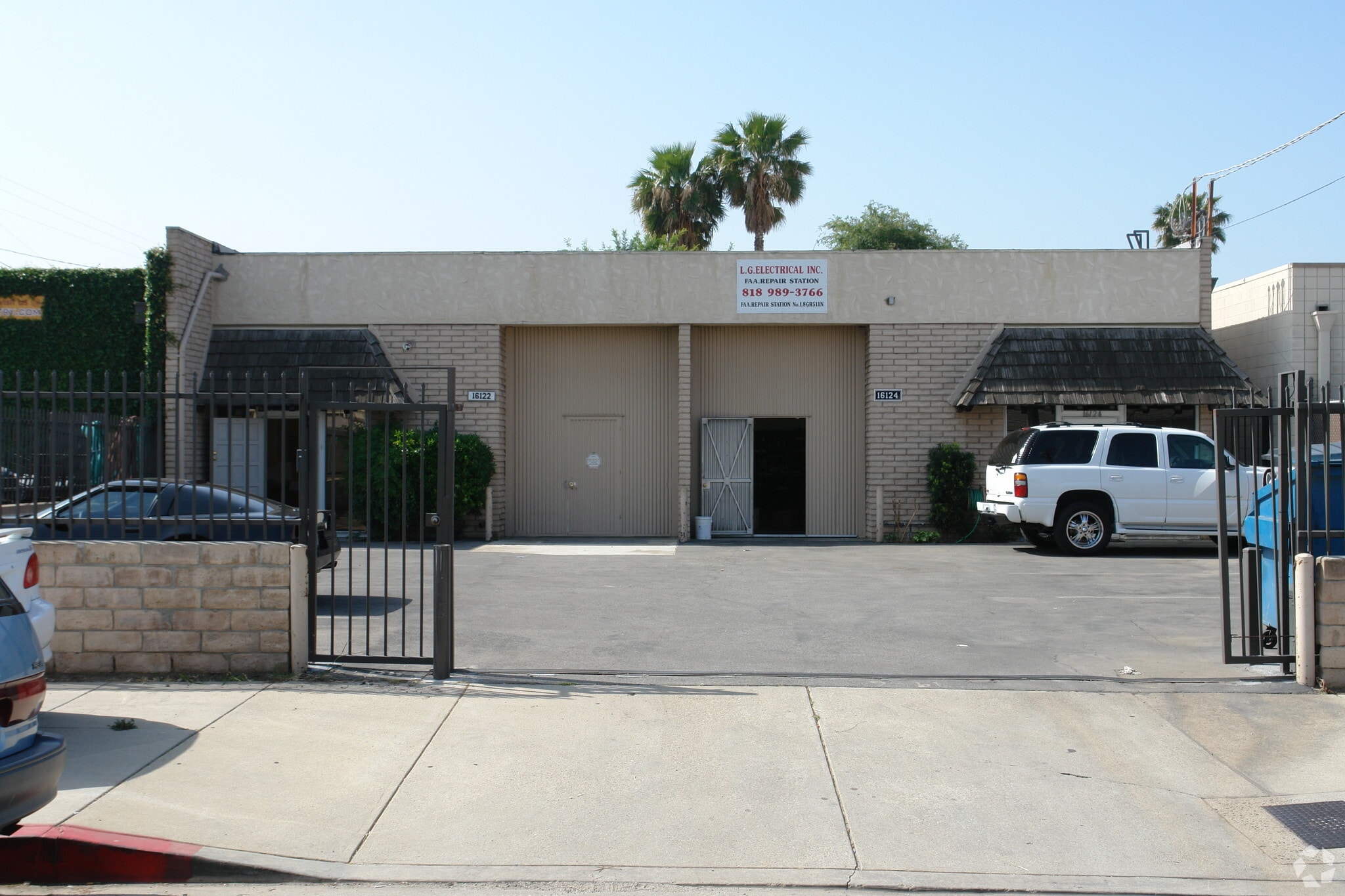 16122-16124 Leadwell St, Van Nuys, CA à louer Photo principale- Image 1 de 9