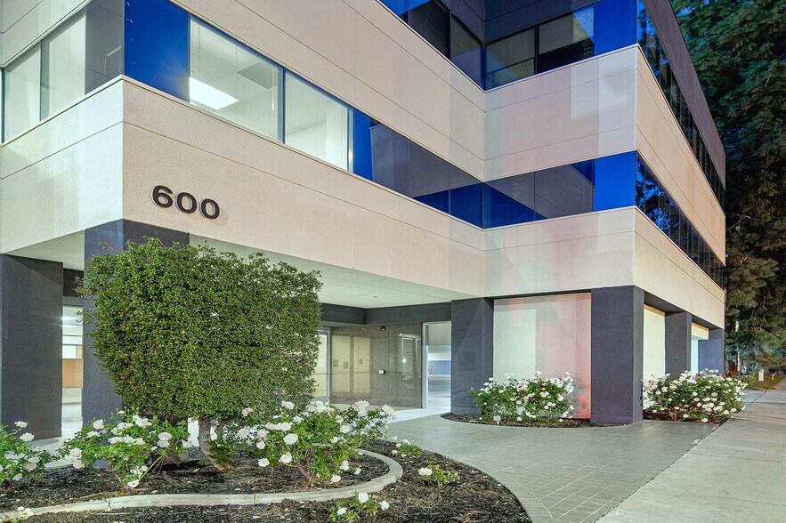 600 N Arrowhead Ave, San Bernardino, CA à vendre - Photo du bâtiment - Image 3 de 17