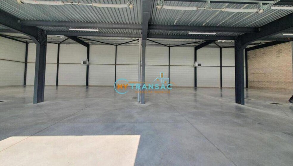 Industrial in Bondoufle for sale - Interior Photo - Image 3 of 4