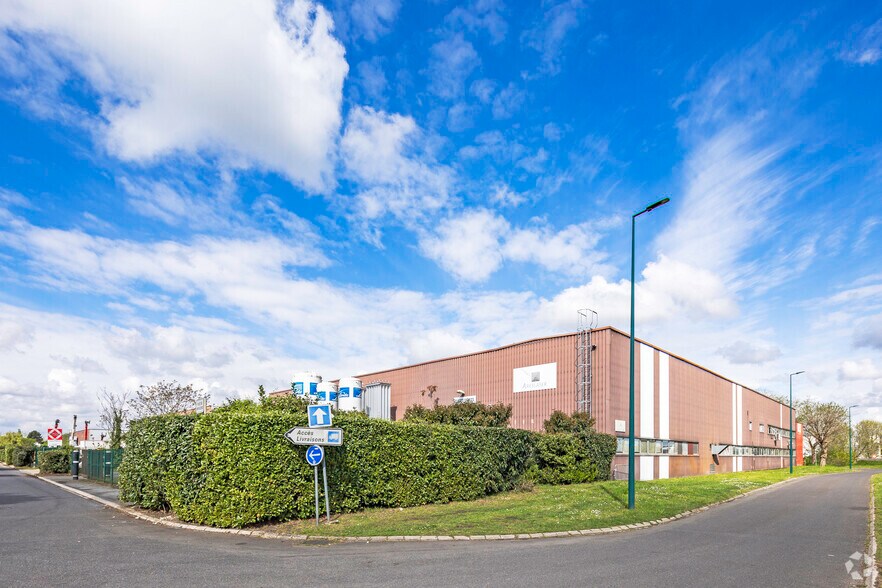 15 Rue D'Anjou, Saint-Ouen-l'Aumône à louer - Photo du bâtiment - Image 2 de 3