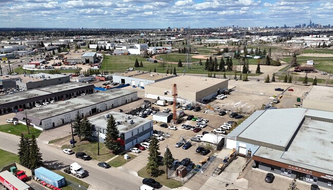 Plus de détails pour 9704 27th Ave NW, Edmonton, AB - Flex à vendre