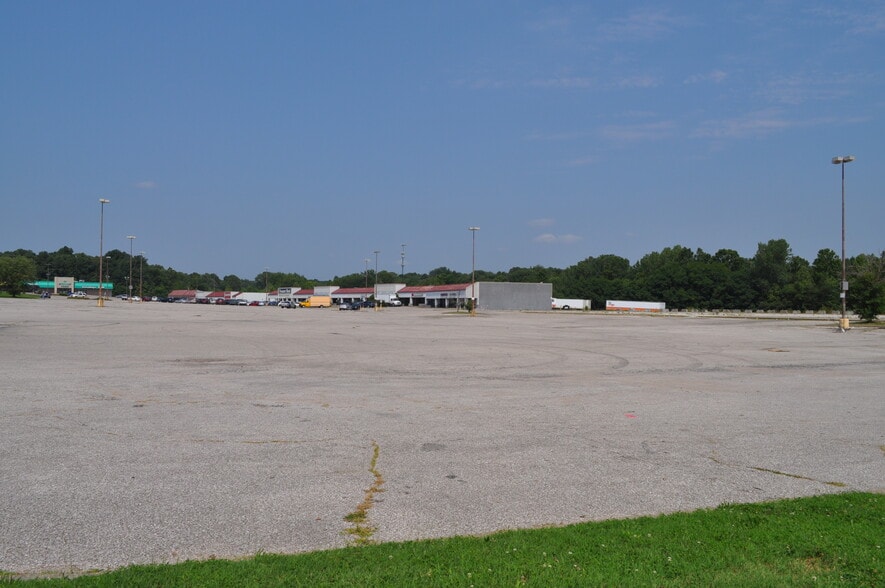 4500 University Blvd, Evansville, IN for sale - Building Photo - Image 1 of 20