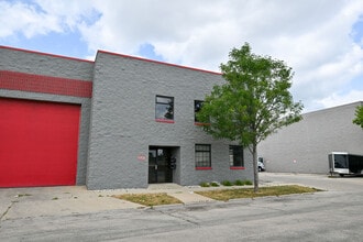 2121 S 55th St, West Allis, WI à louer Photo intérieure- Image 1 de 6