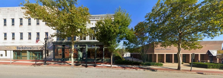 Berkshire Bank Assets portfolio of 2 properties for sale on LoopNet.ca - Primary Photo - Image 1 of 1