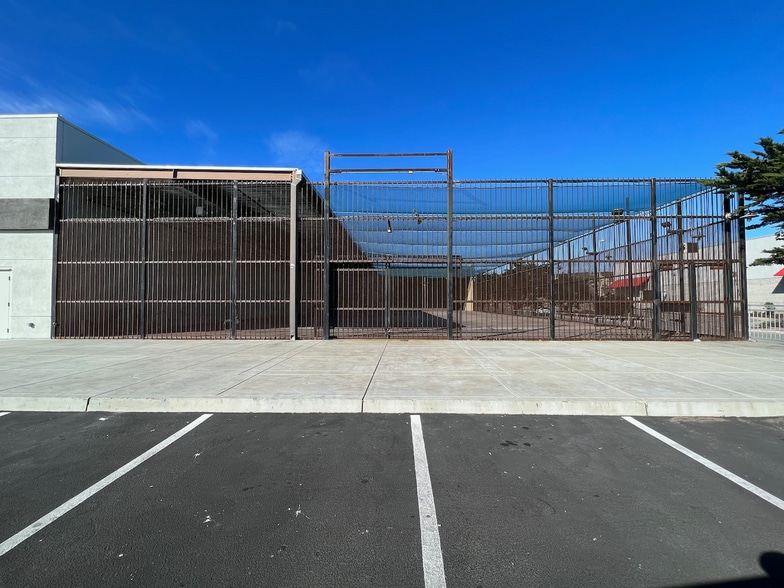 800-990 Playa Ave, Seaside, CA for lease - Building Photo - Image 1 of 13