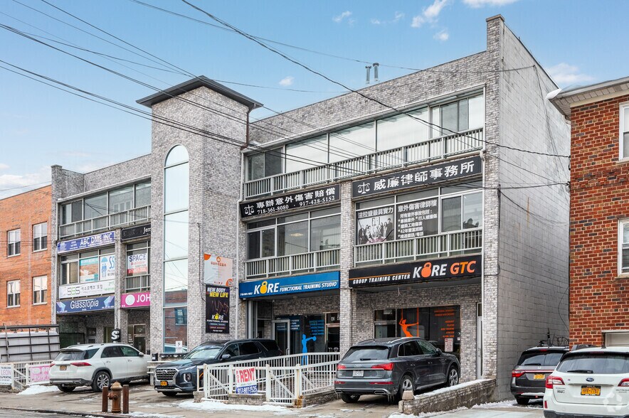 4338-4342 162nd St, Flushing, NY à louer - Photo principale - Image 1 de 17