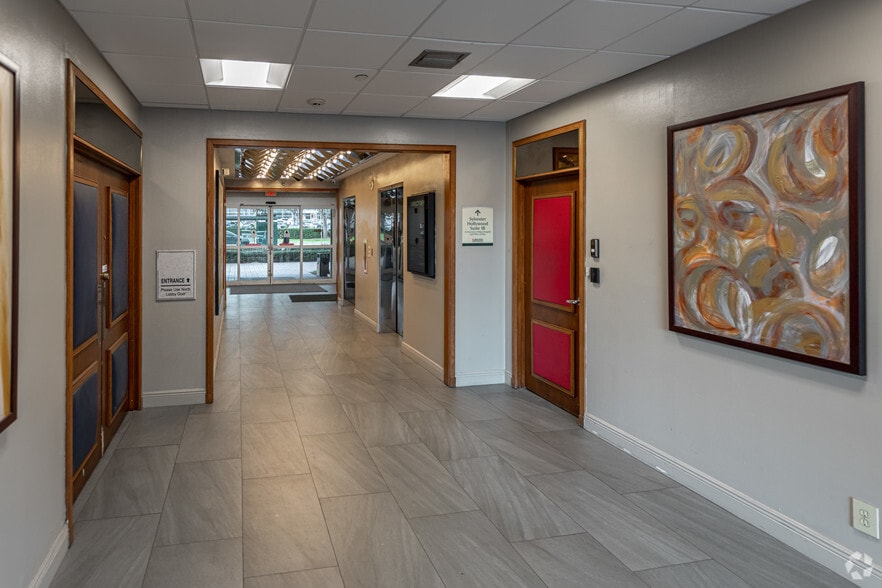 3850 Hollywood Blvd, Hollywood, FL for sale - Lobby - Image 3 of 12