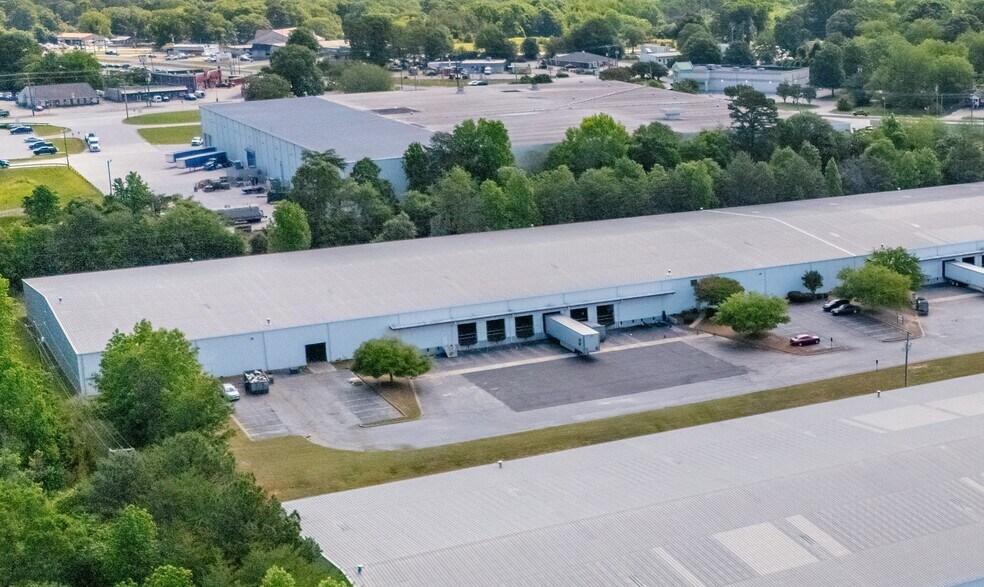 6400 Augusta Rd, Greenville, SC à louer - Photo du bâtiment - Image 1 de 5