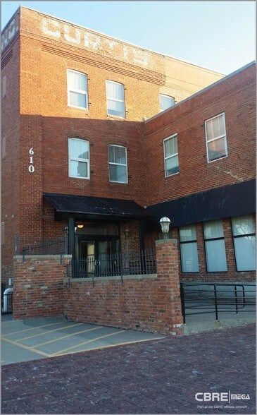 610 J St, Lincoln, NE à vendre - Photo du bâtiment - Image 1 de 16