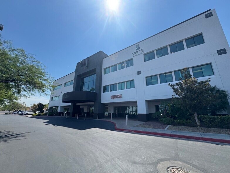 100 N Green Valley Pky, Henderson, NV à louer - Photo du bâtiment - Image 3 de 8