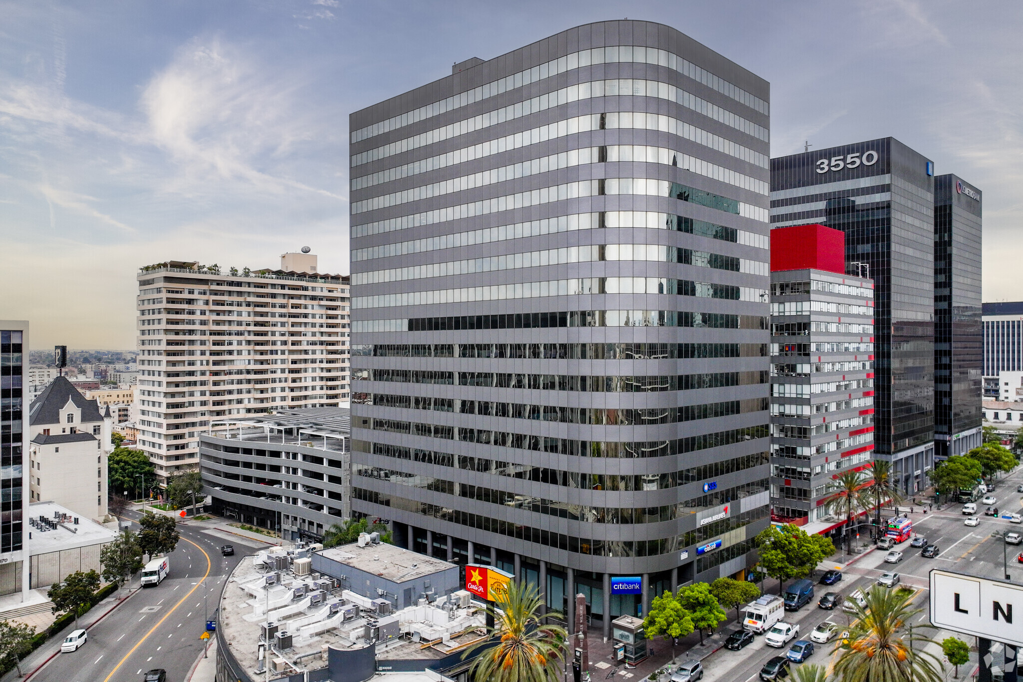 3530 Wilshire Blvd, Los Angeles, CA à louer Photo du bâtiment- Image 1 de 10