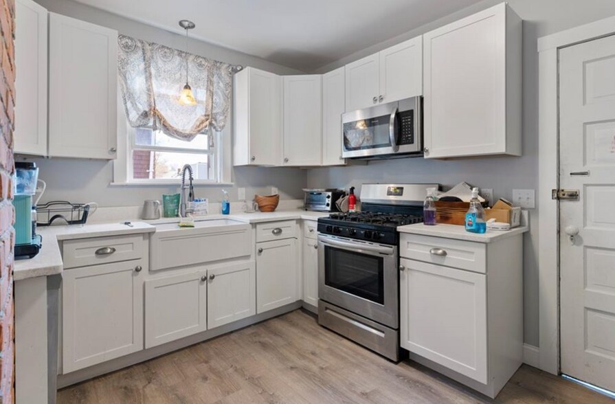 151 Irving Ave, Providence, RI à vendre - Photo du bâtiment - Image 2 de 49