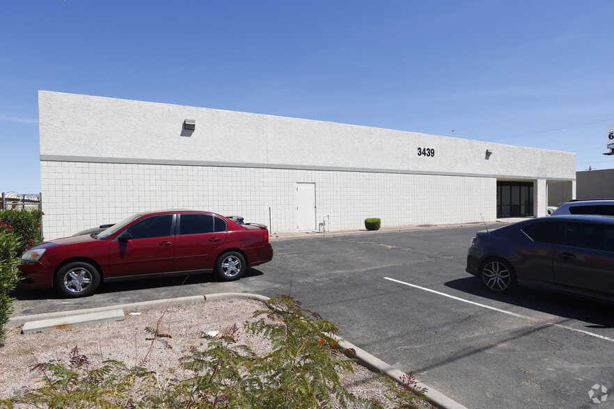 3439 S 40th St, Phoenix, AZ for lease - Building Photo - Image 2 of 12