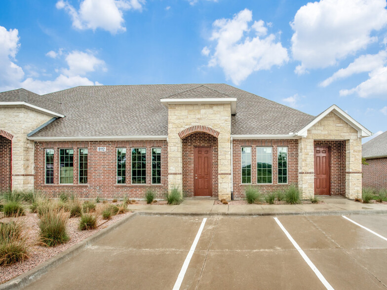 8112 Liberty Grove Rd, Rowlett, TX à vendre - Photo principale - Image 1 de 1