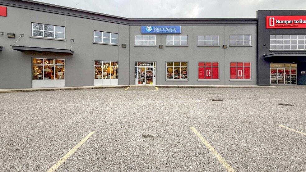 1953-1955 Baron Rd, Kelowna, BC à vendre - Photo du bâtiment - Image 2 de 5