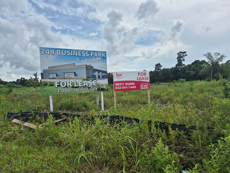 0 SH 249 Fwy, Pinehurst, TX à louer - Photo du bâtiment - Image 3 de 3